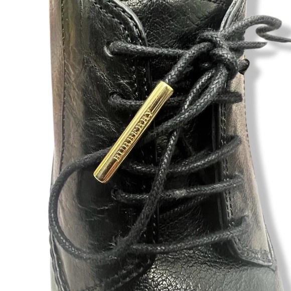 Mint condition Burberry pumps, no box/bag. Bought them in Paris few years ago. - Picture 4 of 4